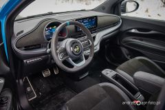 Abarth500e_AutoRok2024_02
