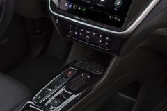 2022-Chevrolet-BoltEV-017