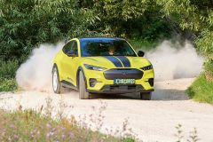 FordMustangMach-E_AutoRok2025_03