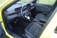 FordMustangMach-E_AutoRok2025_06