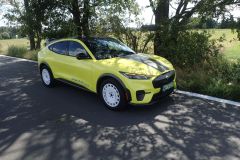 FordMustangMach-E_AutoRok2025_14