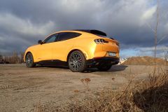 FordMustangMachE-GT_AutoRok_2022_13