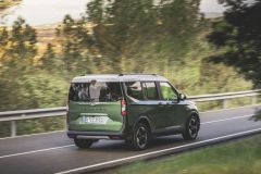 Tourneo_Courier_Bursting_Green_010
