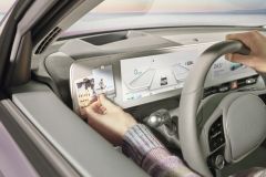 IONIQ_011_Lifestyle_MetalInsert_V04_final0222