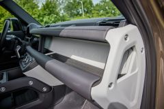 LandRoverDefender110_AutoRok2024_01