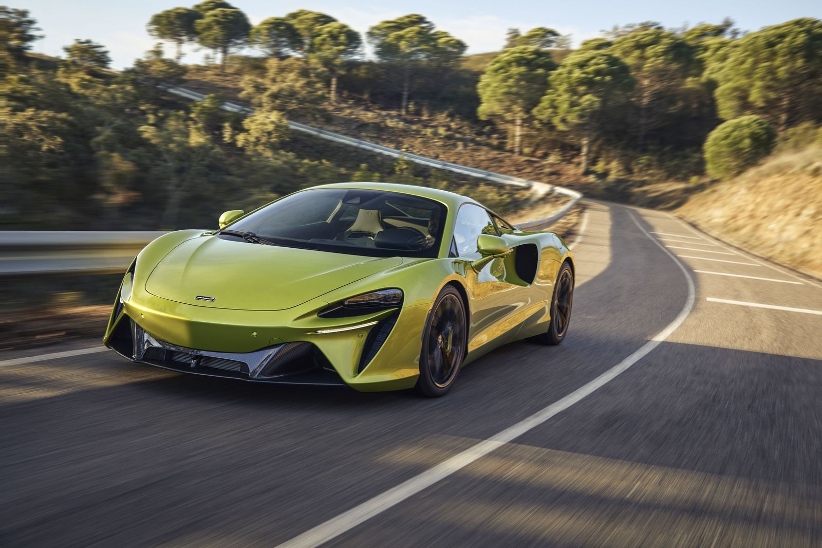 McLarenArtura_2021_01