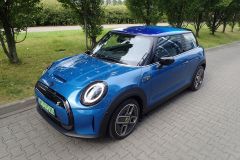 MiniCooperSE_2021_testAutoRok_01