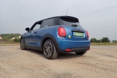 Mini Cooper SE 2021 test AutoRok 