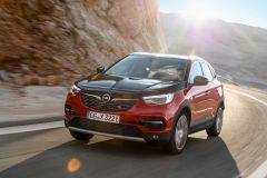 OpelGrandlandHybridX_2019_AutoRok_08