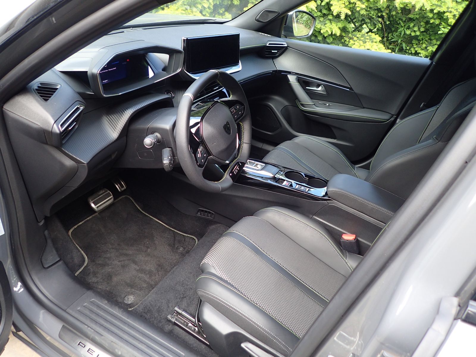 Peugeot-e2008_2024_AutoRok_04