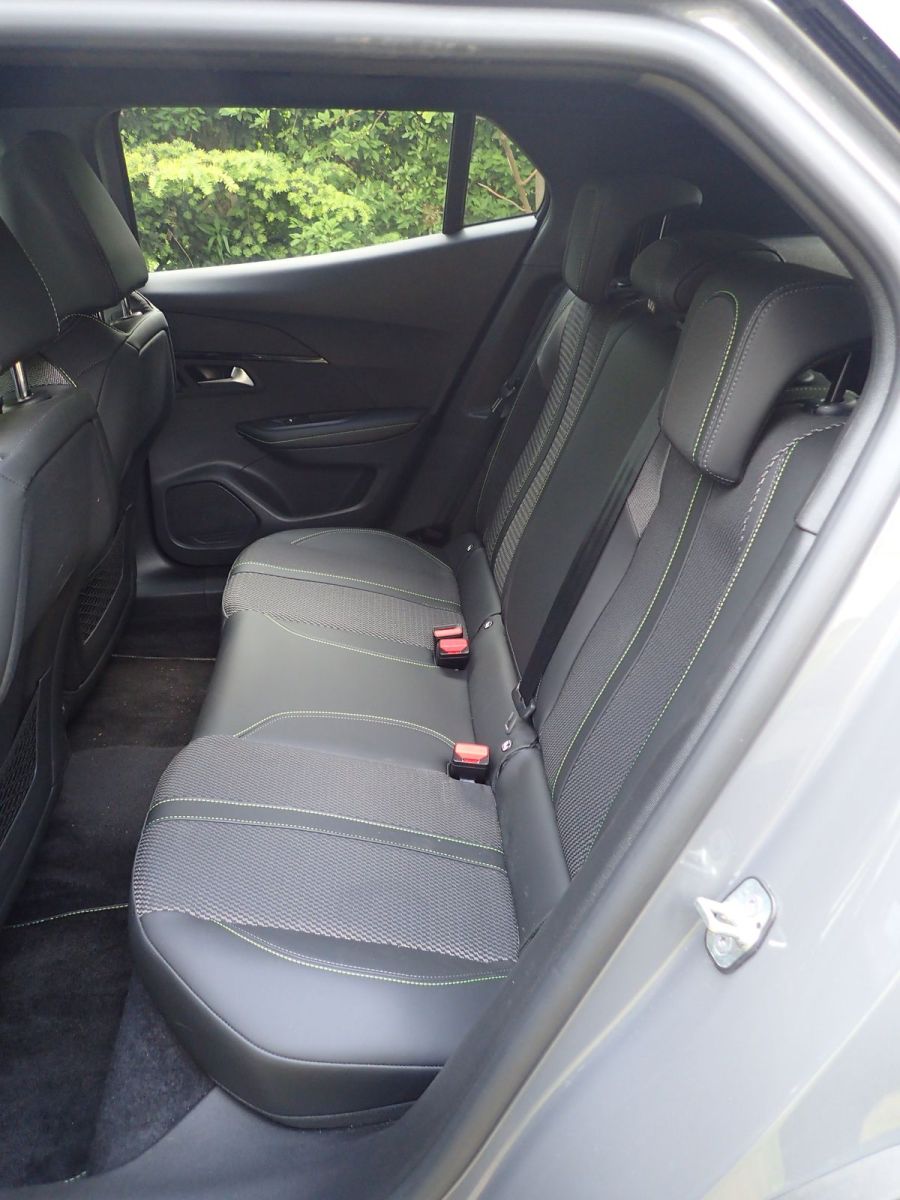 Peugeot-e2008_2024_AutoRok_07