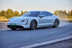 PorscheTaycan_testAutoRok_2021_00