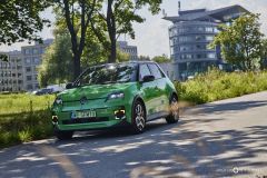 Renault5E_AutoRok2025_08