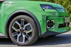 Renault5E_AutoRok2025_11