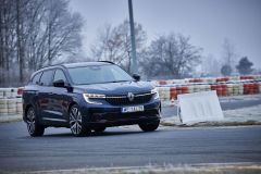 RenaultEspaceE-Tech_AutoRok_2023_01