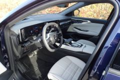 RenaultEspaceE-Tech_AutoRok_2023_04
