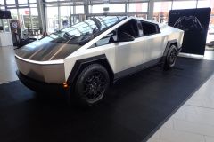 TeslaCybertruck_AutoRok2024_02