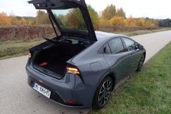 ToyoytaPrius_AutoRok_2023_06
