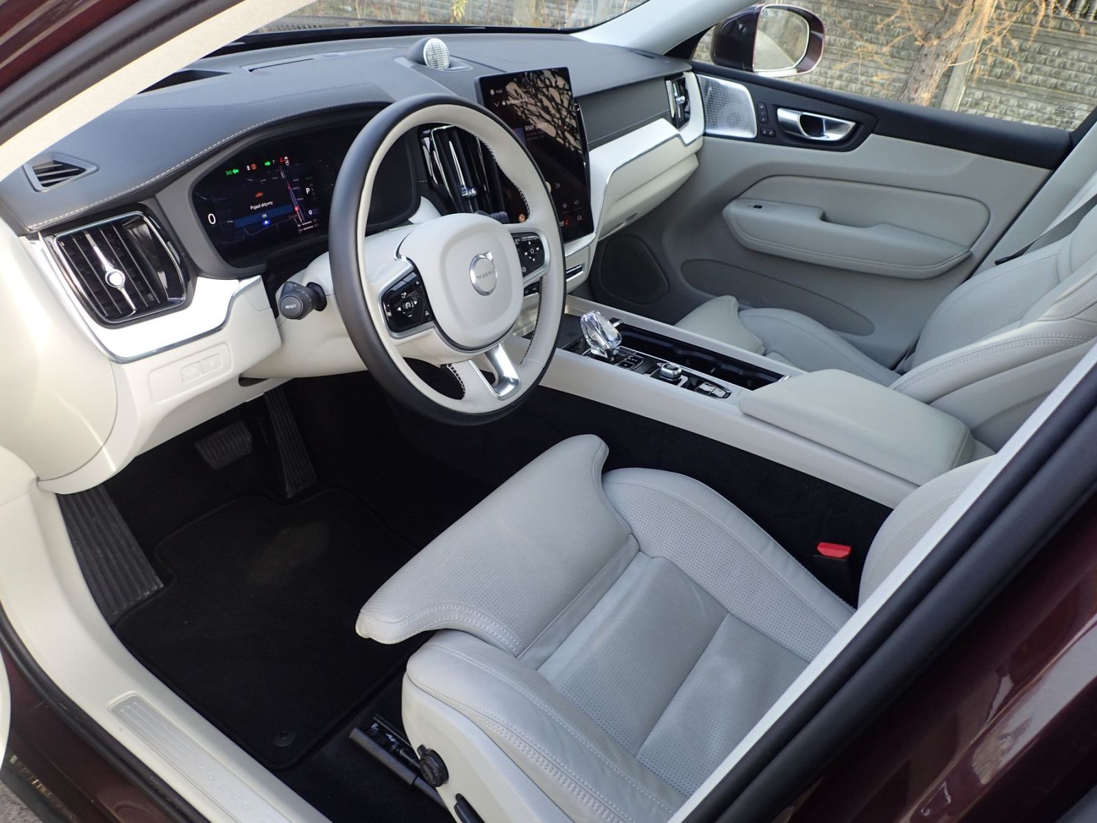 VolvoXC60T8-2026_AutoRok_02