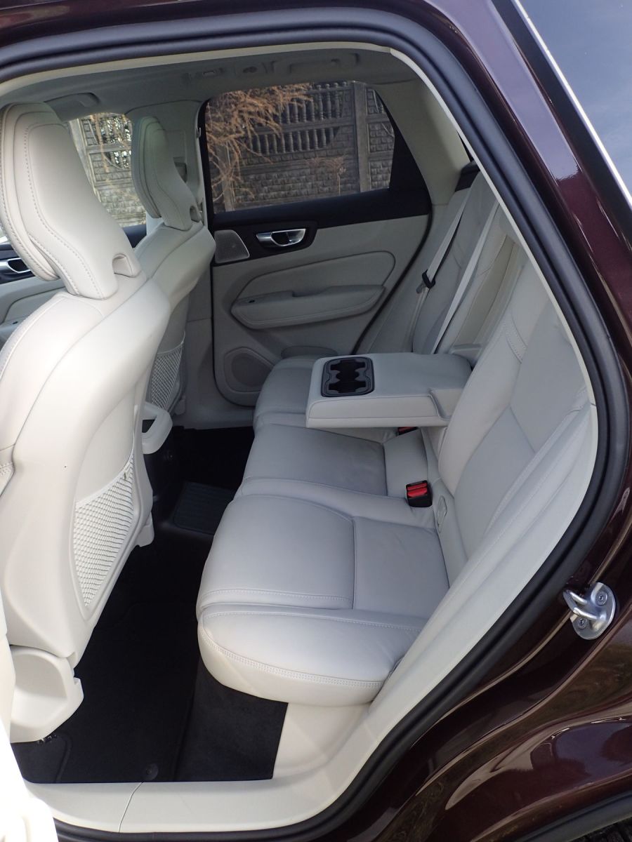 VolvoXC60T8-2026_AutoRok_07