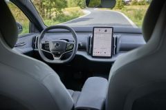 VolvoEX30_AutoRok_09