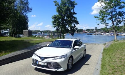 Toyota Camry – Luksus bez Lexusa