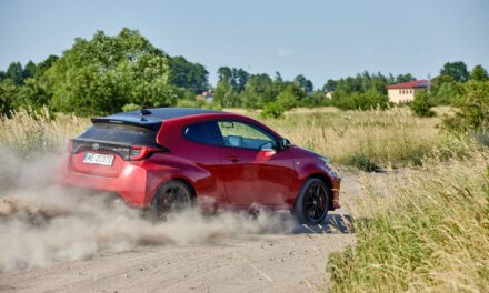 Toyota Yaris GR Dynamic + Sport: Namiastka WRC