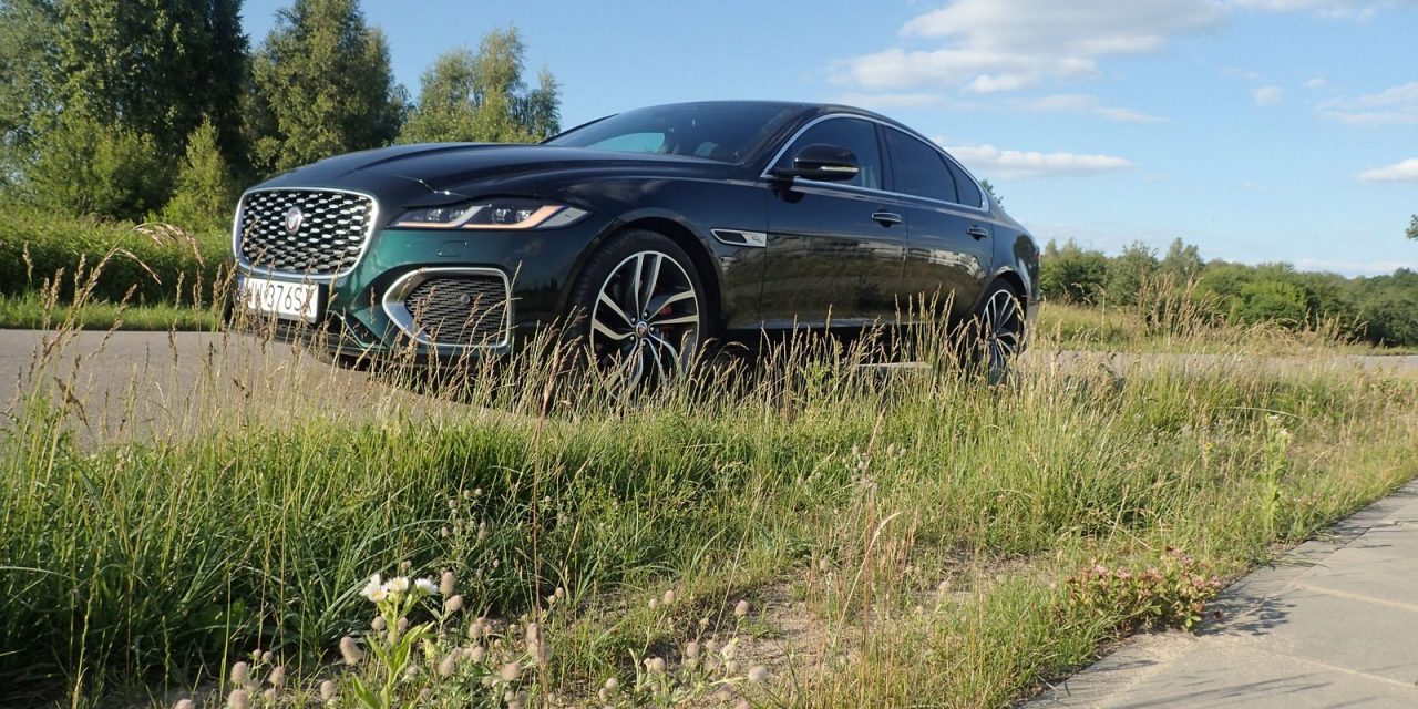 Jaguar XF P300 AWD – Na cztery łapy