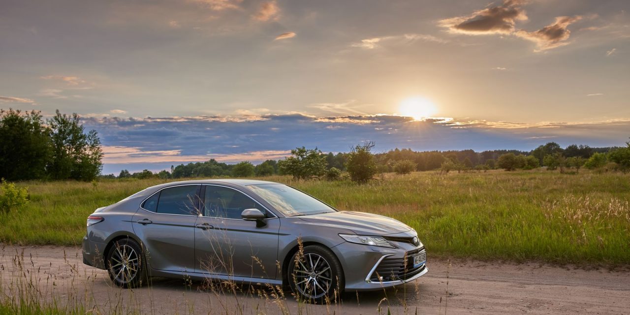 Toyota Camry 2.5 Hybrid Dynamic Force – Oszczędna limuzyna