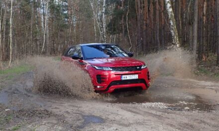 Range Rover Evoque HST P300 AWD – Zwarty i gotowy