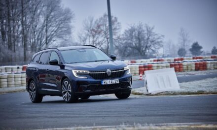 Renault Espace E-Tech – Francuska forteca