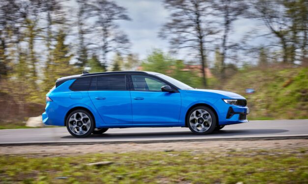 Opel Astra Sports Tourer GS – Długa, niska, ładna
