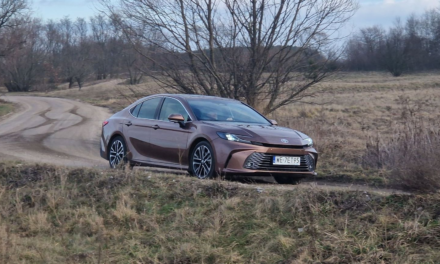 Toyota Camry HEV – Udane odświeżenie