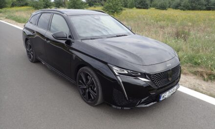 Peugeot 308 SW GT PHEV 180/195 – Czarna strzała