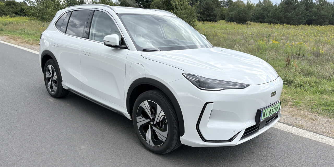 Geely E5 – Elektryk w białym płaszczu